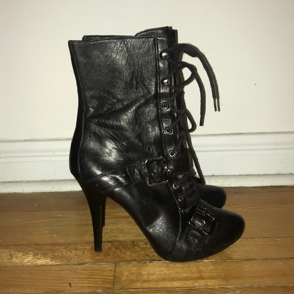 SIZE 8 GUESS BUCKLE MOTO HEELED BOOTS